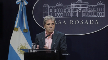 Luis Caputo le pidió a los comerciantes que “facturen en dólares”