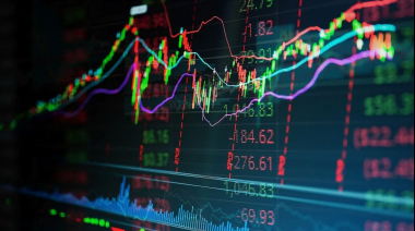 En una semana marcada por anuncios, el dólar cerró a la baja y subieron las acciones