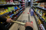A pesar de la baja en la inflación, el consumo masivo cayó un 3,2% en mayo