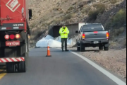 Tras el vuelco de un camión, el Paso a Chile permanece cerrado: a qué hora se habilitará