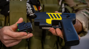 Aprobaron la ley que habilita a los preventores a utilizar pistolas Taser