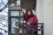 El nuevo planteo judicial de Cristina Kirchner para saber si puede salir al balcón de su casa