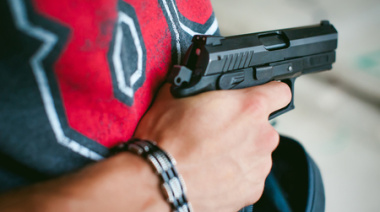 Milei flexibilizó la tenencia de armas en actividades deportivas