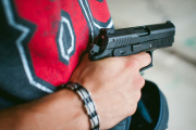 Milei flexibilizó la tenencia de armas en actividades deportivas