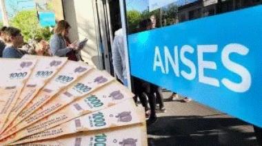 Los programas sociales cayeron casi un 46% en el primer año de gestión de Javier Milei