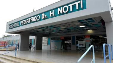 Un niño bajó de un micro en Guaymallén, soltó la mano de su mamá y lo atropelló una camioneta