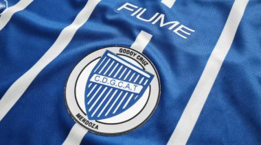 El Tomba presentó su camiseta para la vuelta al Gambarte
