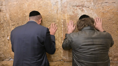 Video: Javier Milei ya está en Israel y rezó en el Muro de los Lamentos