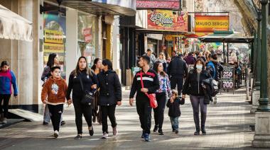 Fin de Semana largo: cómo va a ser la atención en los comercios del centro?