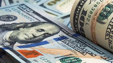 El dólar blue ya cotiza menos que el dólar oficial en Mendoza: así abrió el mercado este jueves