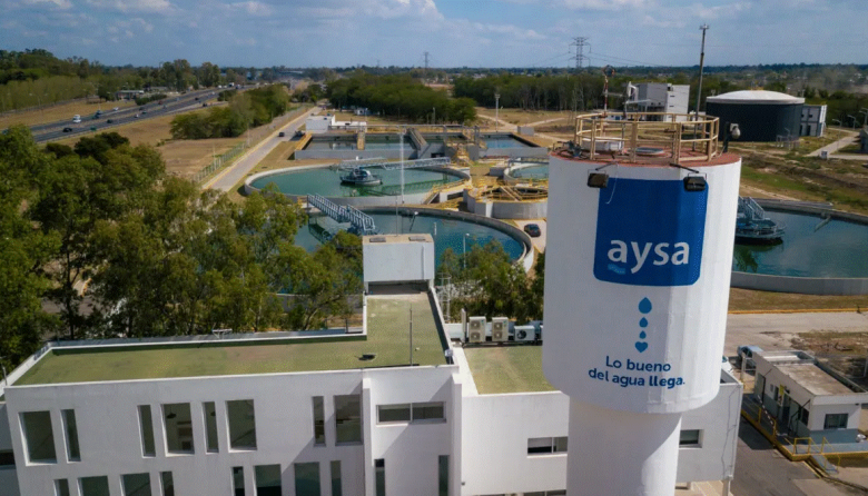 Nación avanza en la privatización de AySA y autoriza cortes de agua por falta de pago