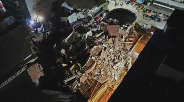 Se derrumbó un edificio de 10 pisos en Villa Gesell e intentan rescatar a personas atrapadas