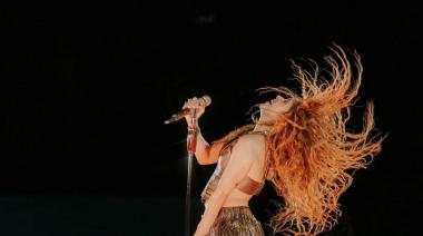 "Las mujeres ya no lloran, aprovechan ofertas en Chile": el show de Shakira coincide con la Black Week