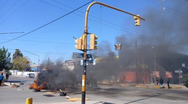 Familias de Las Heras cortaron calles y reclamaron por corte de luz