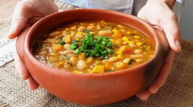 Locro, el clásico del 25 de Mayo: una receta fácil y económica para quedar como un profesional