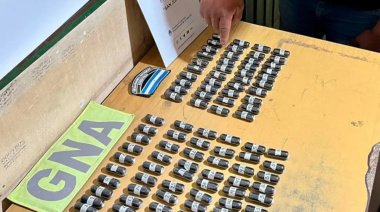 Detienen a un pasajero con 100 cápsulas de cocaína ocultas en una riñonera