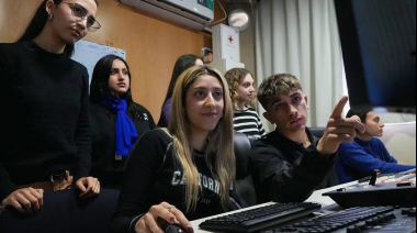 Las universidades buscan adaptarse a la IA para que los profesionales las usen y no sean reemplazados