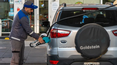 Aumentan los combustibles tras la suba de impuestos: desde cuándo rige