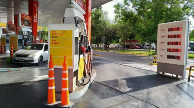 Dos petroleras subieron el precio del combustible un 5%