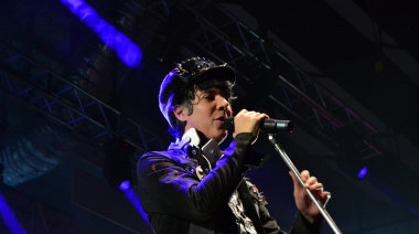 Maxi Trusso cumple 55 años: la voz elegante del pop argentino