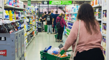 El dólar llega a la góndola: alimentos suben 1,2% en una semana