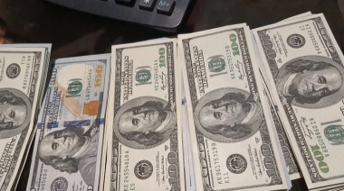 Una semana caliente para el Gobierno y el mercado: así cotizan el dólar oficial y el dólar blue