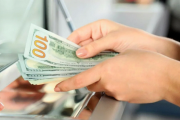 Eliminaron las percepciones para comprar dólares mediante cuentas bancarias