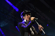 Maxi Trusso cumple 55 años: la voz elegante del pop argentino