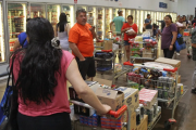 Inflación: tras la fuerte suba del dólar, los supermercados recibieron aumentos de hasta el 8%