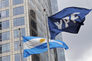 Fallo clave: Argentina logra un respiro judicial en el caso YPF y suspende la entrega de acciones