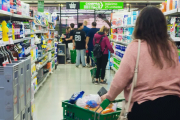 El dólar llega a la góndola: alimentos suben 1,2% en una semana